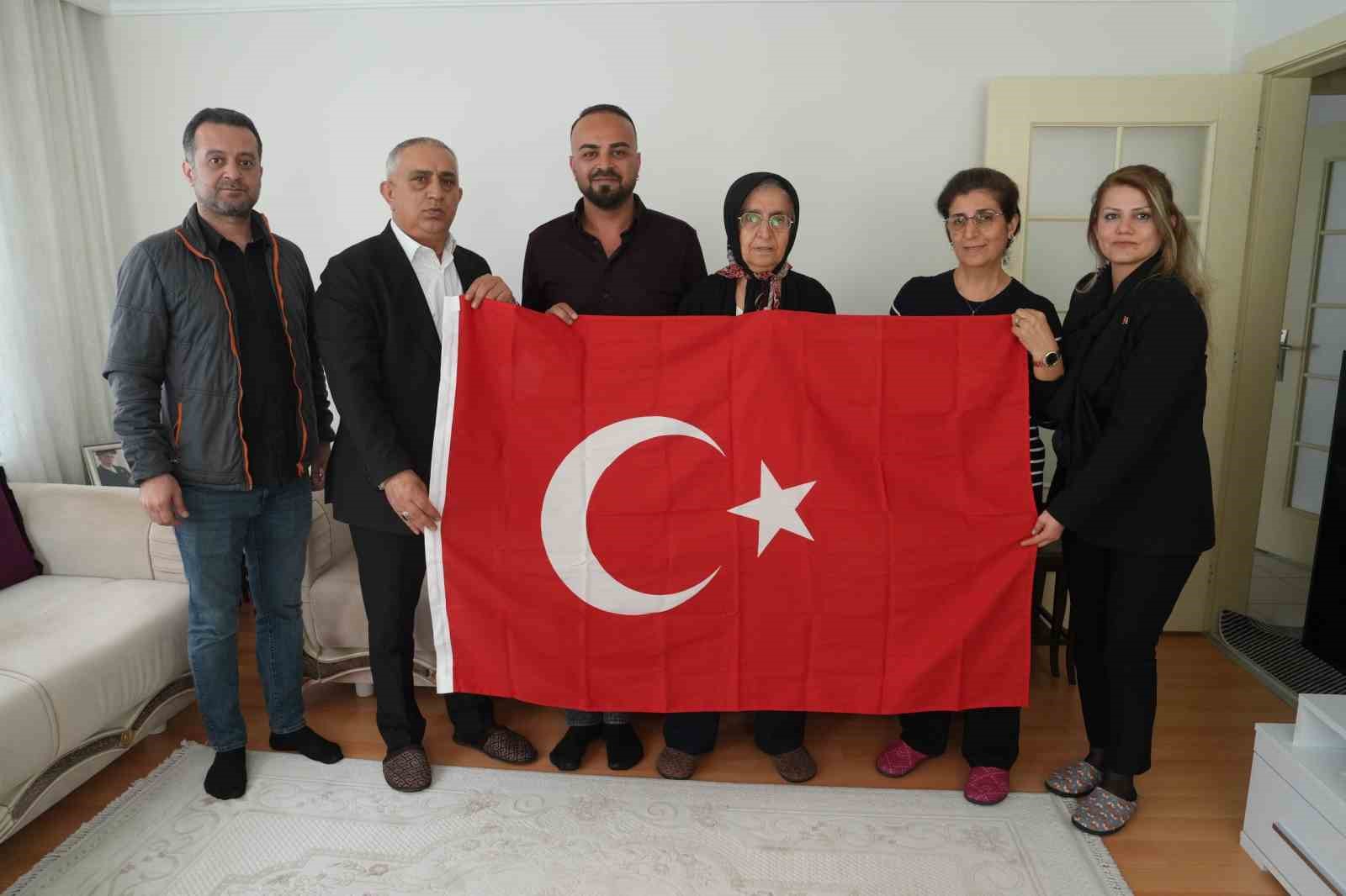 Kartal Belediyesi’nden Şehitler Haftası’nda vefa ve dayanışma örneği
Kartal Belediyesi’nden Şehitler Haftası’nda vefa ve dayanışma örneği