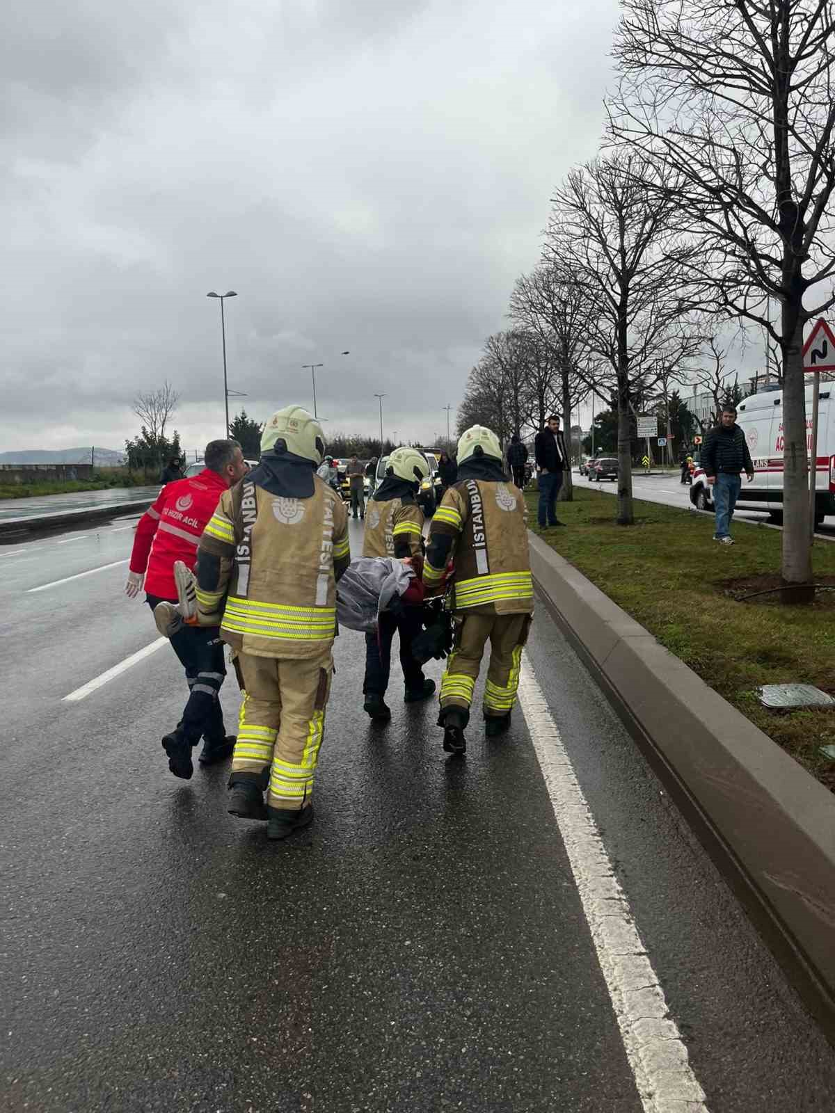 Kartal Sahili’nde zincirleme kaza: 1’i ağır 3 yaralı
