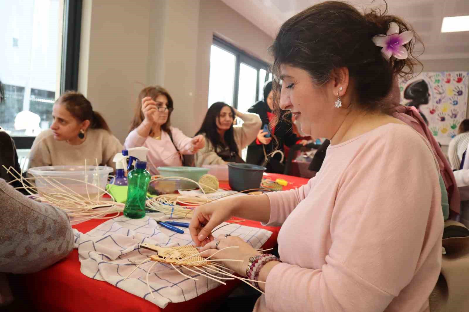 Kartal’da 8 Mart dayanışması: Emekçi kadınlar atölyelerde buluştu
