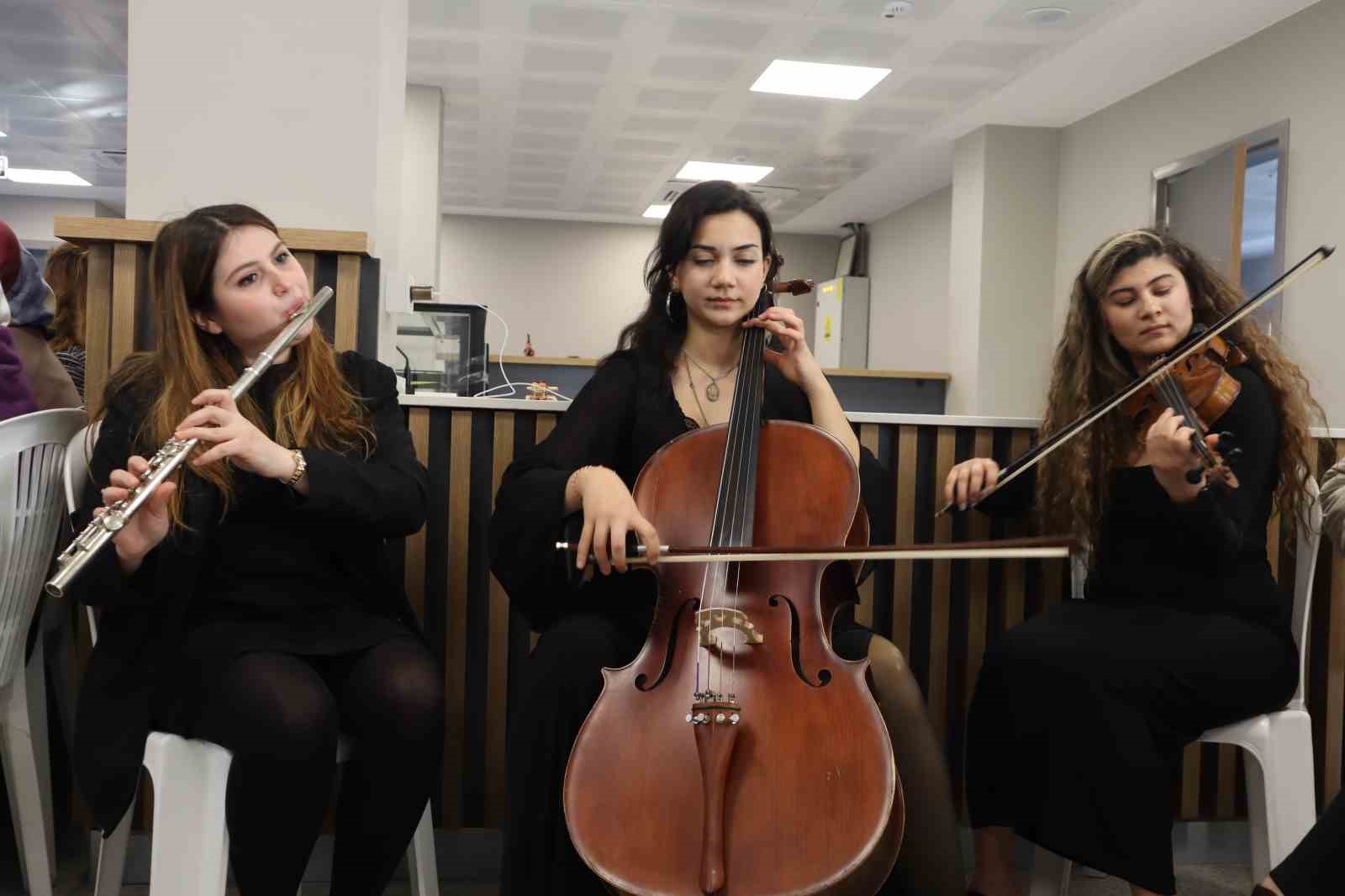 Kartal’da 8 Mart dayanışması: Emekçi kadınlar atölyelerde buluştu
