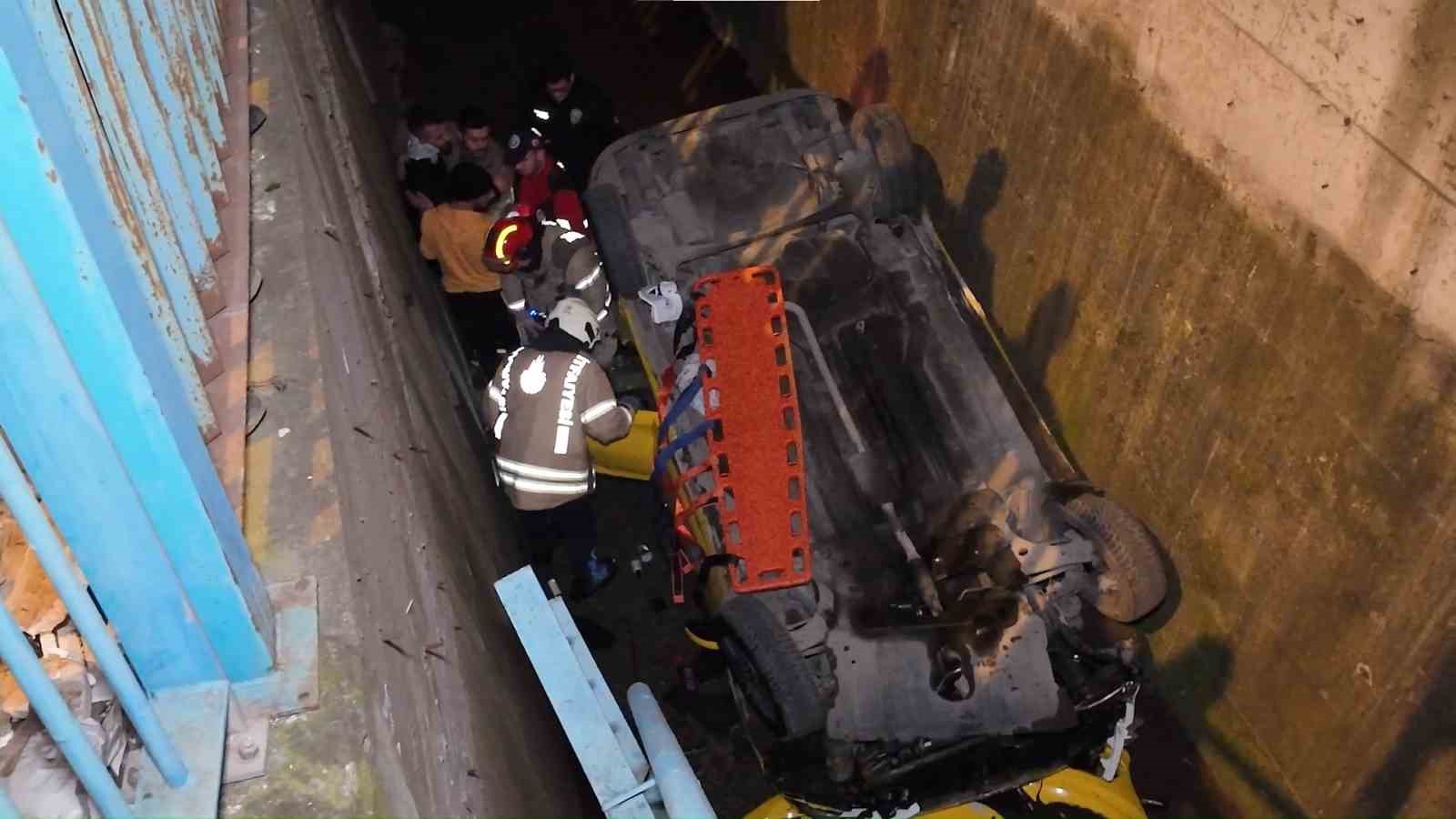 Kartal’da alkollü taksi sürücüsü 5 metrelik dereye uçtu
