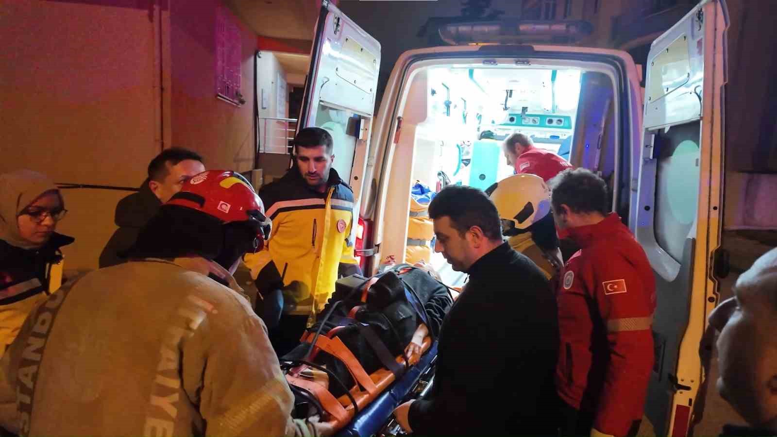 Kartal’da alkollü taksi sürücüsü 5 metrelik dereye uçtu
