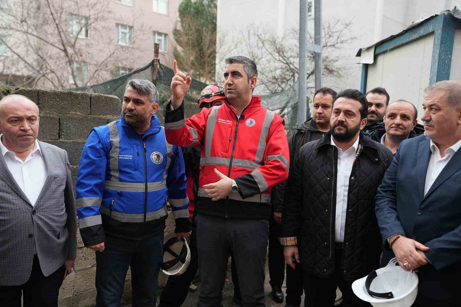 Kartal’da dev dönüşüm hamlesi: Yılların kronik sorunu tarihe karışıyor
Kartal’da dev dönüşüm hamlesi: Yılların kronik sorunu tarihe karışıyor