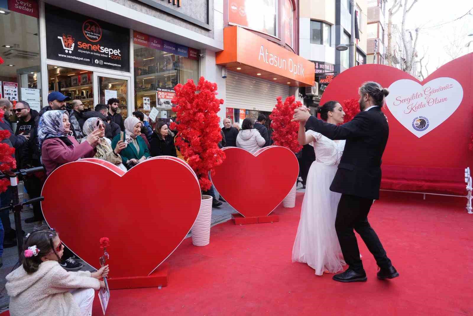 Kartal’da Sevgililer Günü coşkusu
