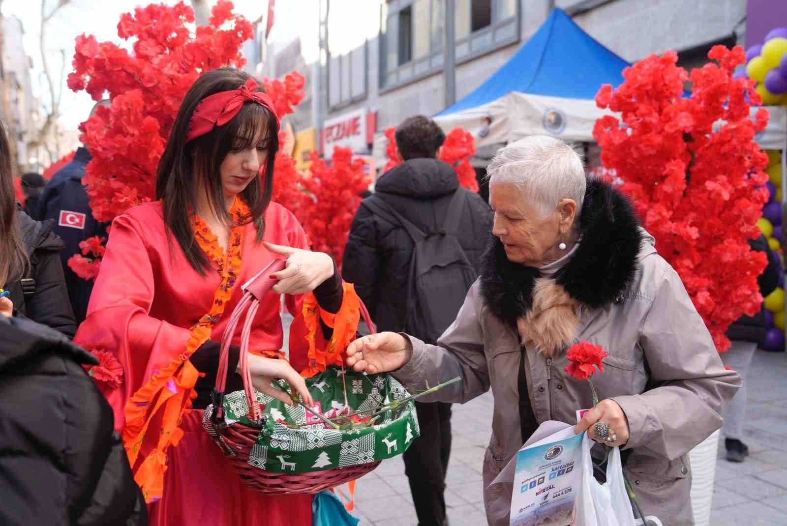 Kartal’da Sevgililer Günü coşkusu
