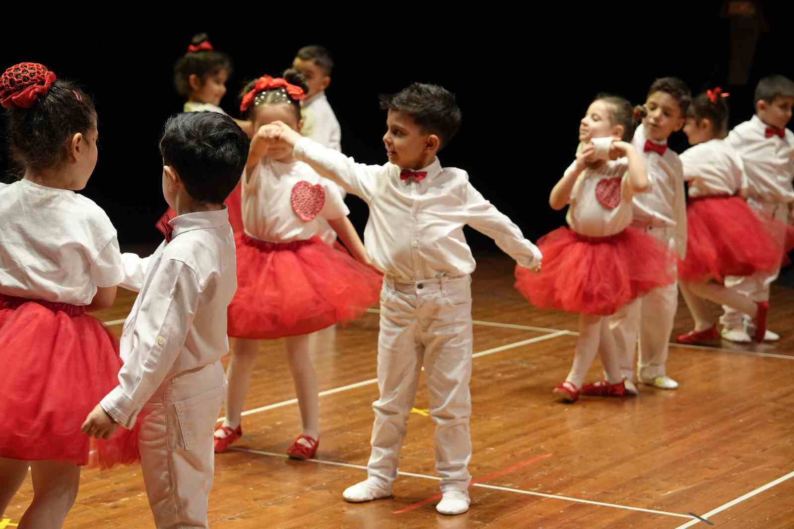 Kartal’daki kreşlerde 23 Nisan gururu: "Başkan Yüksel’in öncülüğünde çocuklarımız için çalışıyoruz"
