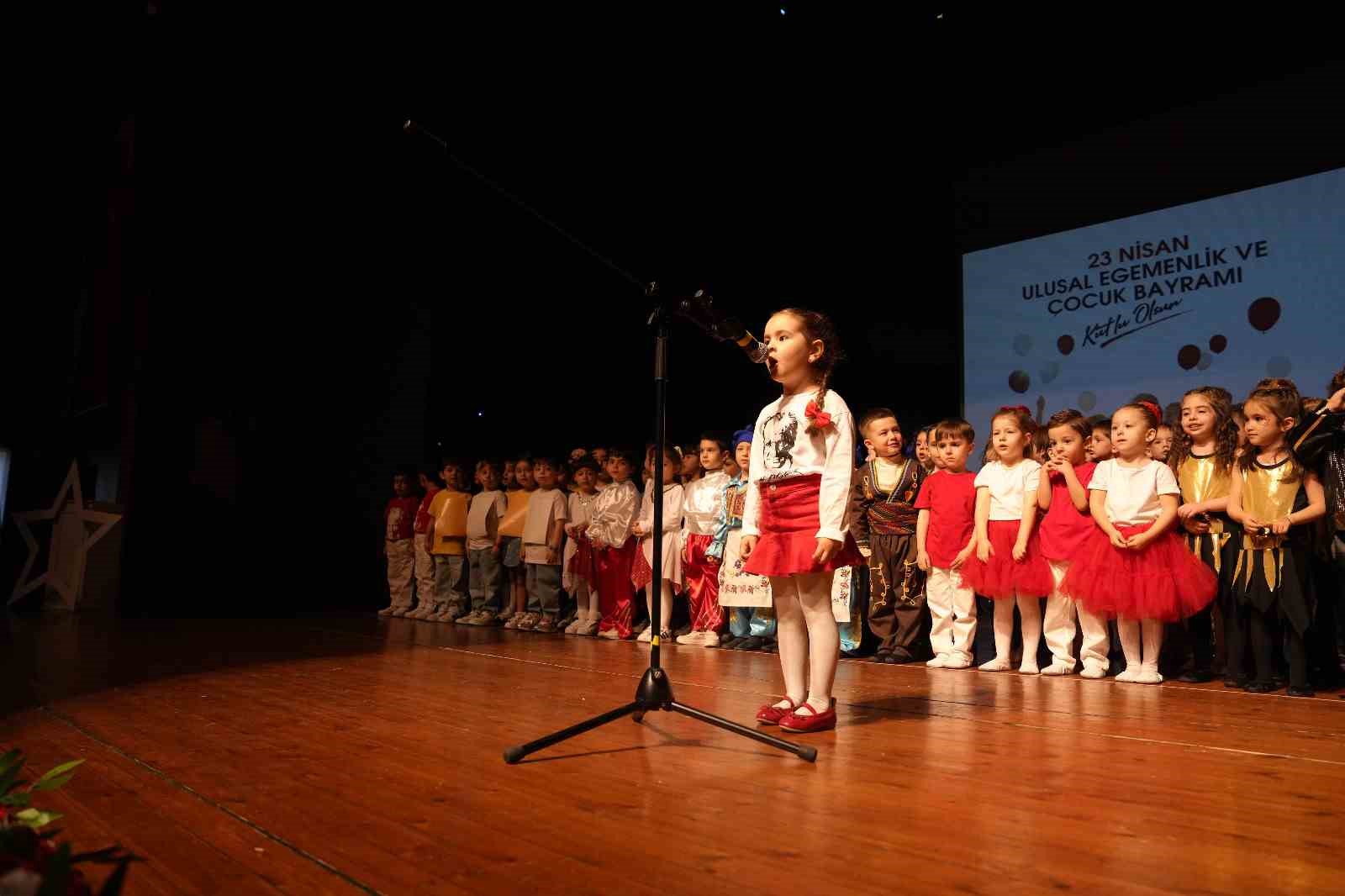 Kartal’daki kreşlerde 23 Nisan gururu: "Başkan Yüksel’in öncülüğünde çocuklarımız için çalışıyoruz"
