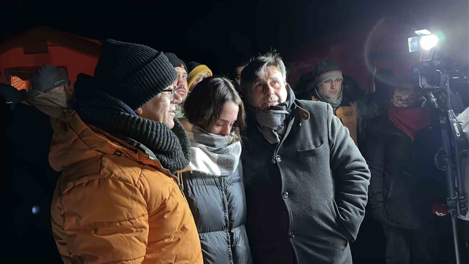 Kartalkaya yangın faciasının birinci yıldönümünde acılı aileler otel önünde bir araya geldi
