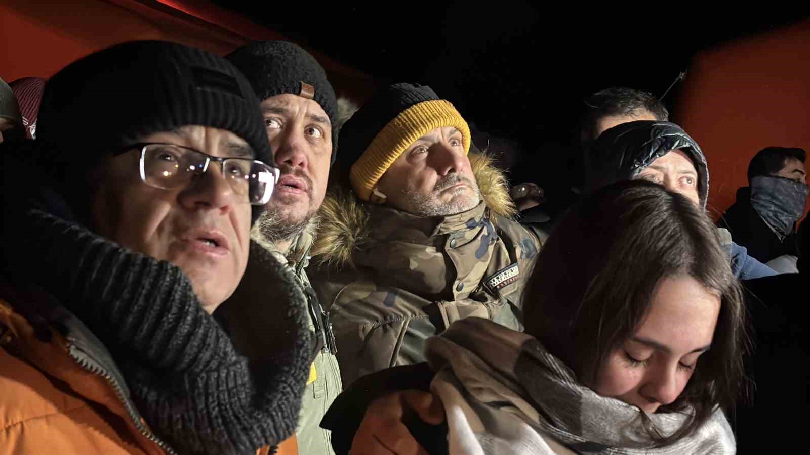 Kartalkaya yangın faciasının birinci yıldönümünde acılı aileler otel önünde bir araya geldi
