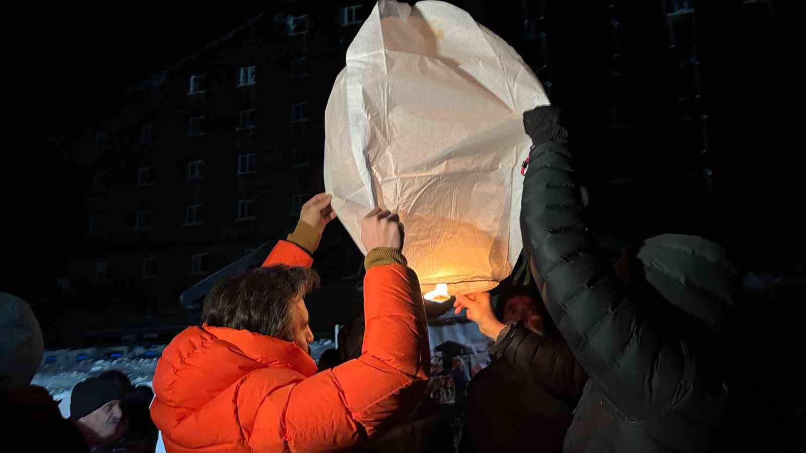 Kartalkaya yangın faciasının birinci yıldönümünde acılı aileler otel önünde bir araya geldi
