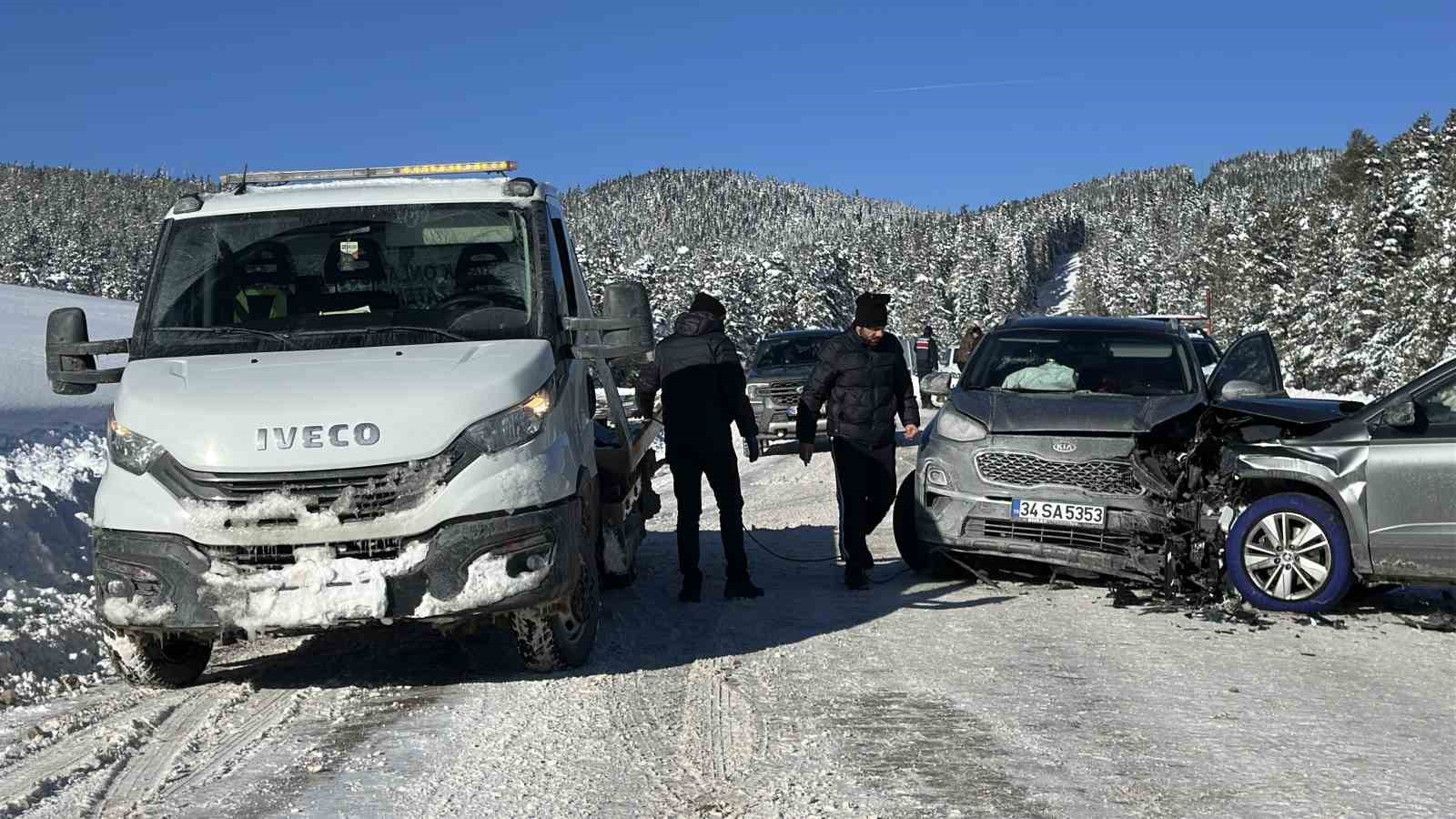 Kartalkaya yolunda 2 cip kafa kafaya çarpıştı
