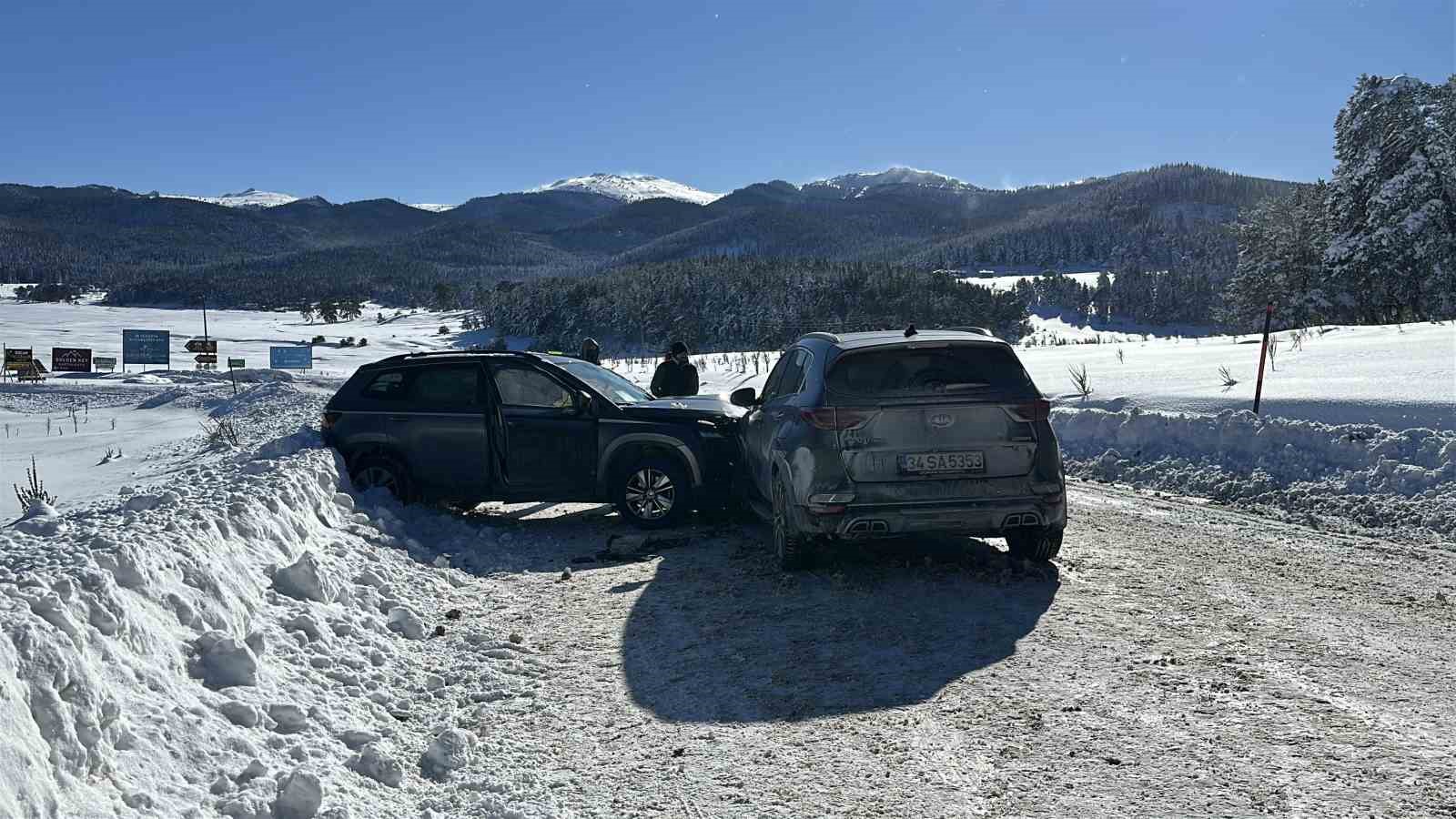 Kartalkaya yolunda 2 cip kafa kafaya çarpıştı
