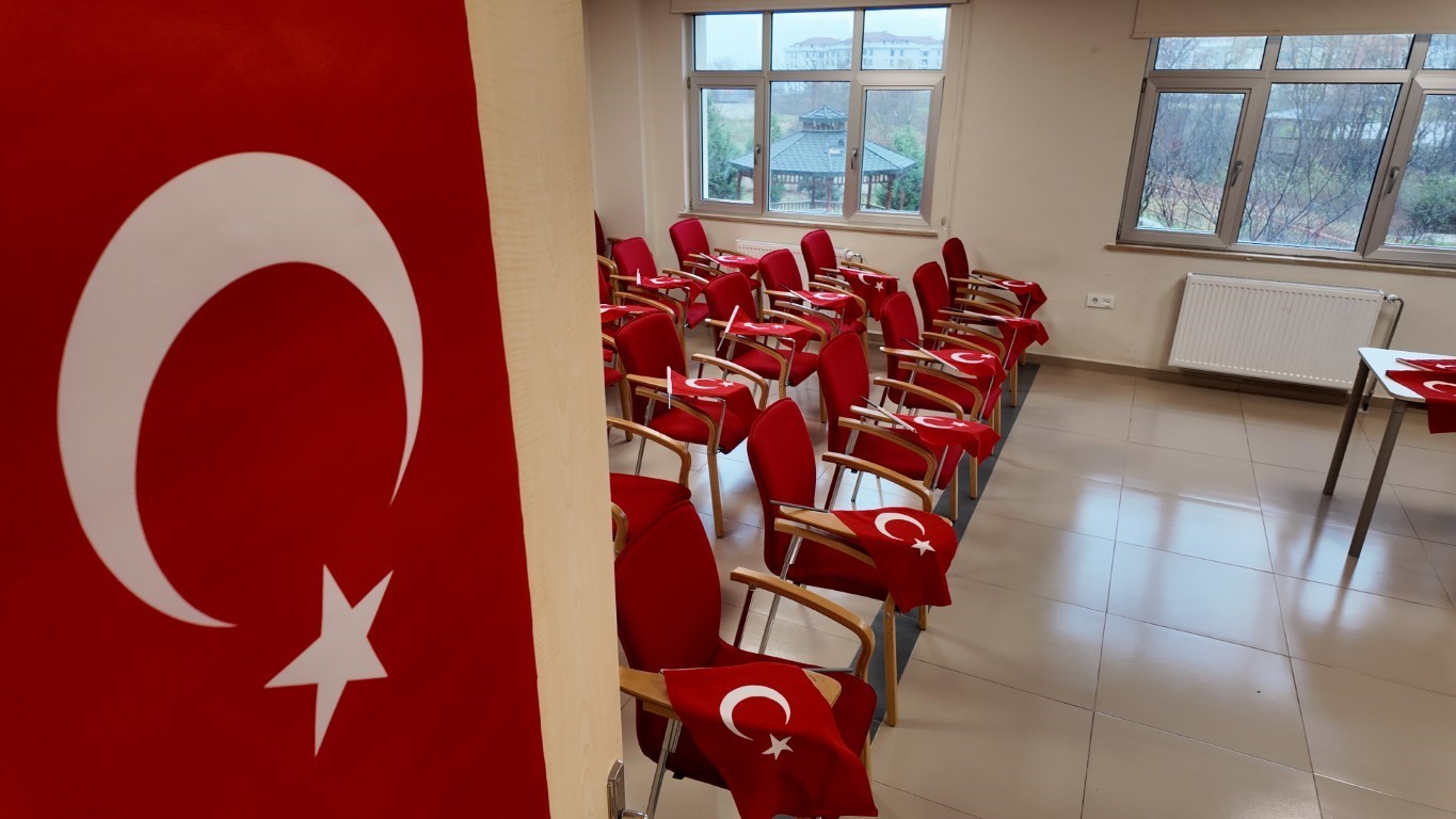 Kartepe Genç Akademi’de yeni dönem bayrak sevgisiyle başladı
