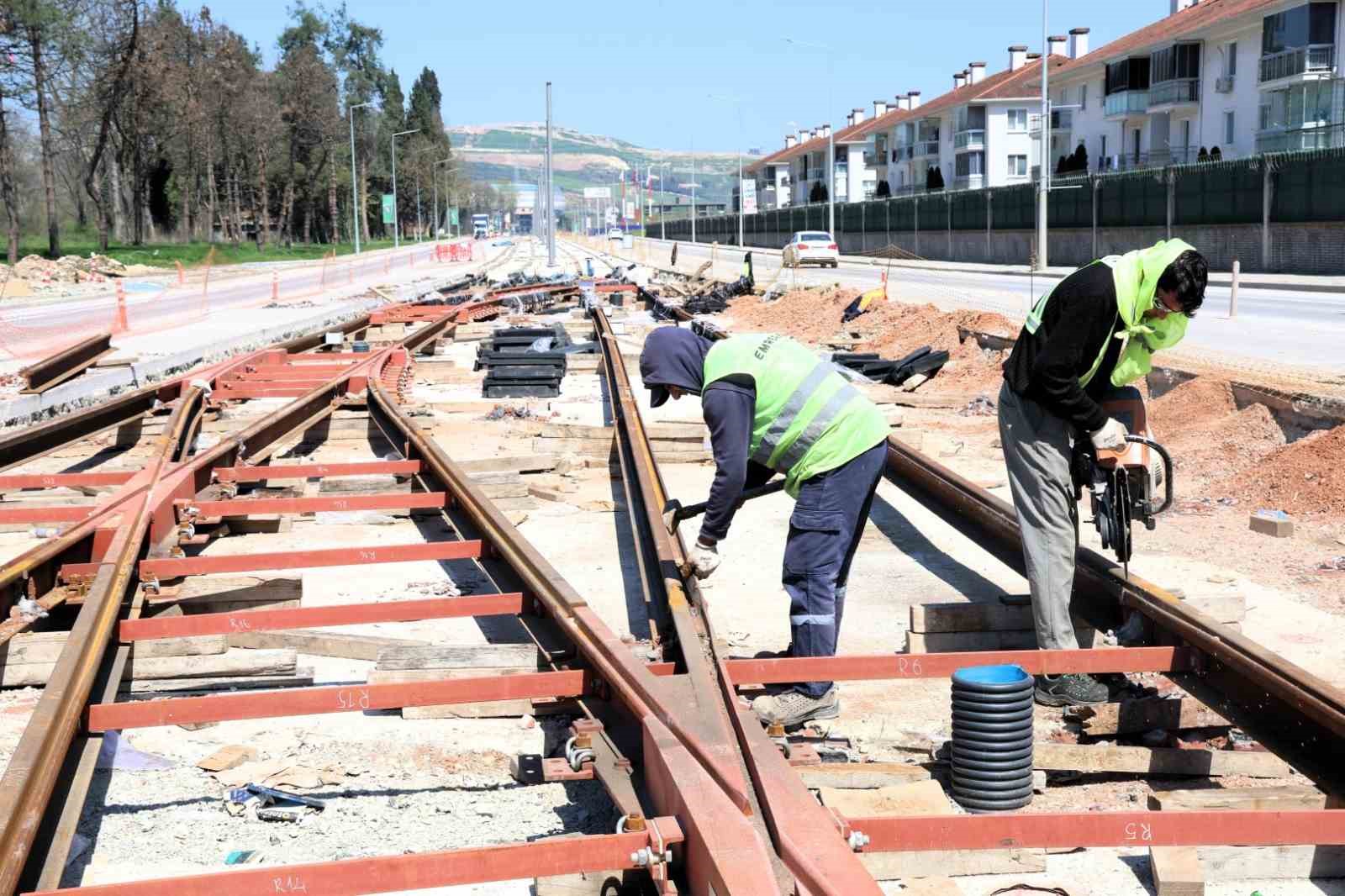 Kartepe Tramvay Hattı’nda duraklar kurulmaya başlandı
