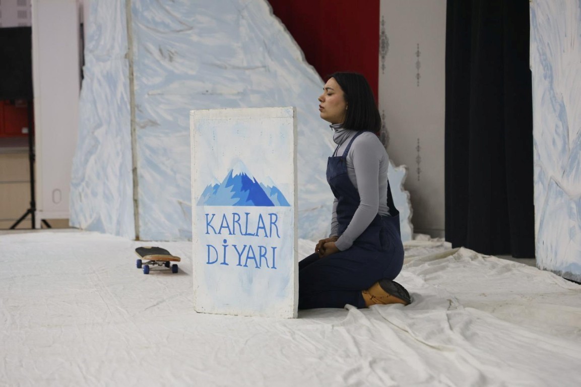 Kartepe’de çocuklar "Karlar Diyarı" oyunuyla eğlendi
