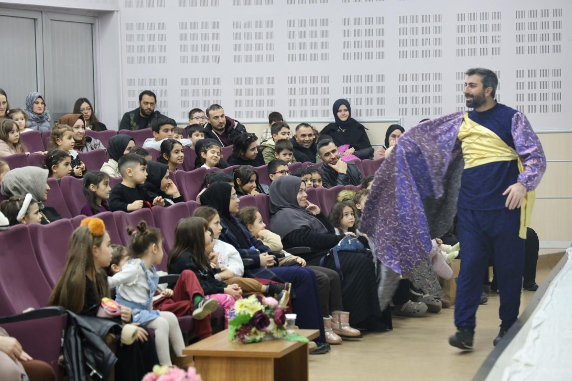 Kartepe’de çocuklar "Karlar Diyarı" oyunuyla eğlendi
