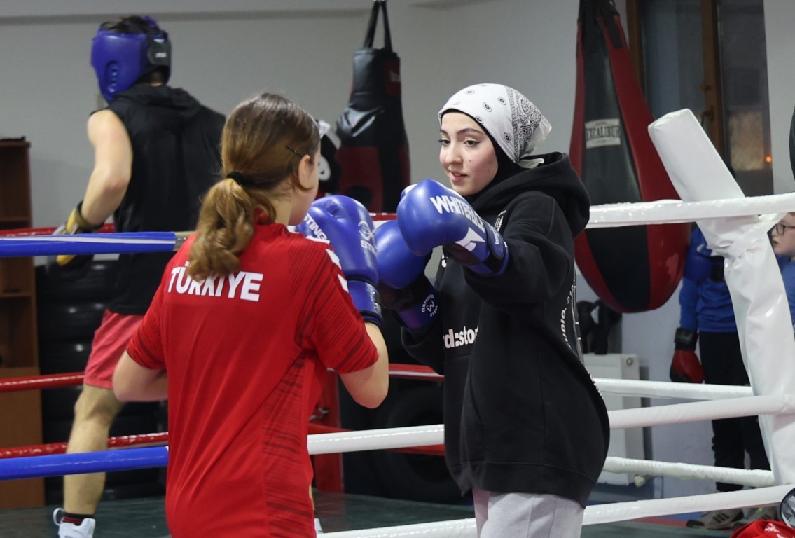 Kartepe’de çocuklar kışı sporla geçiriyor
