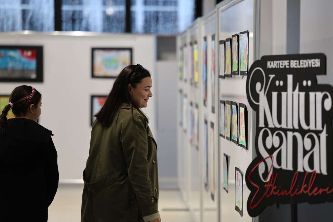 Kartepe’de öğrencilerin 23 Nisan temalı eserleri sergileniyor
