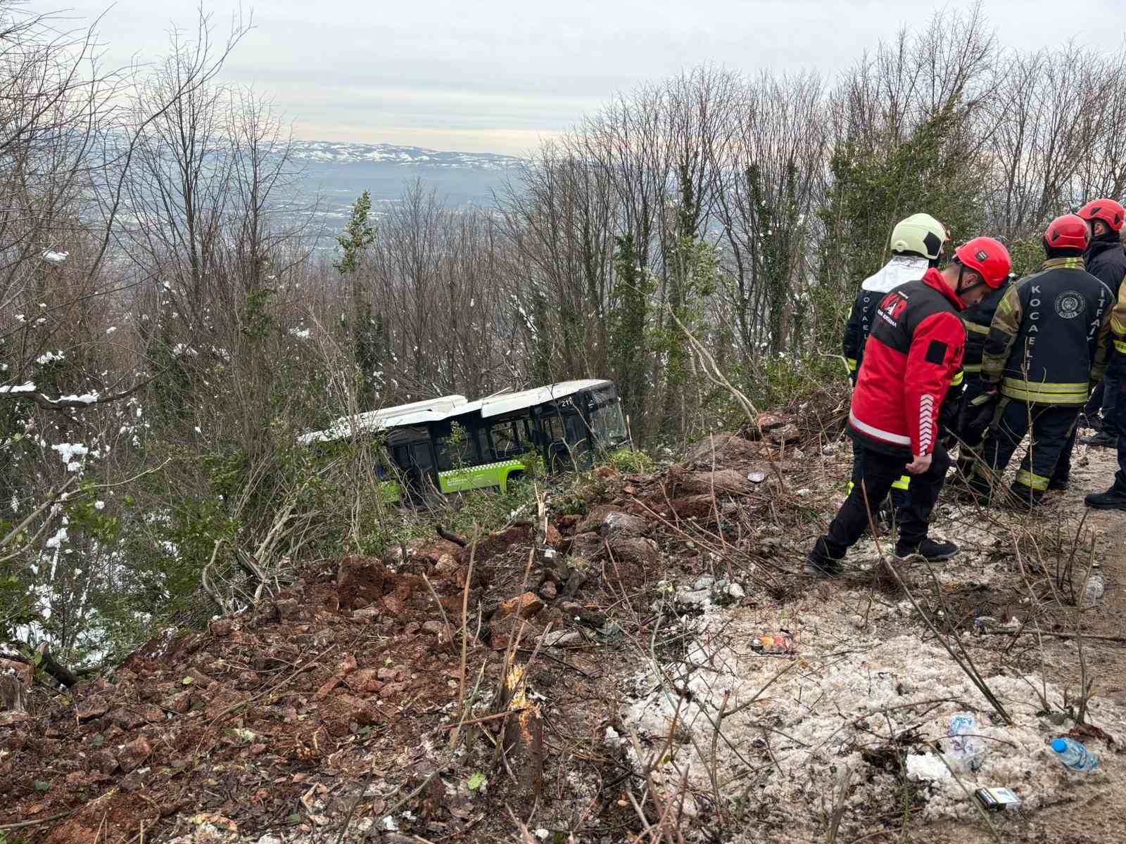 Kartepe’de otobüsün şarampole uçtuğu kazada yaralı sayısı 39’a yükseldi
