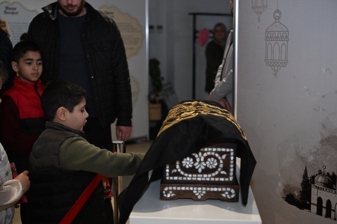 Kartepe’de "Sakal-ı Şerif" ve Kabe örtüsü ziyarete açıldı
