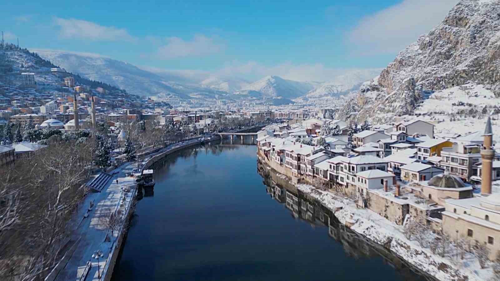 Kartpostal şehir Amasya beyaza büründü
