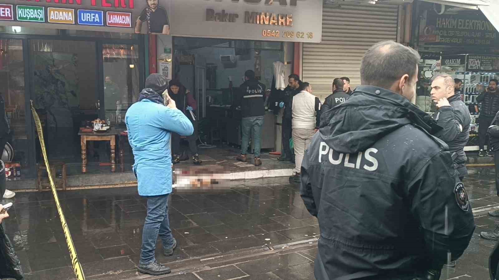Kasap dükkanına silahlı saldırı: 2 yaralı
