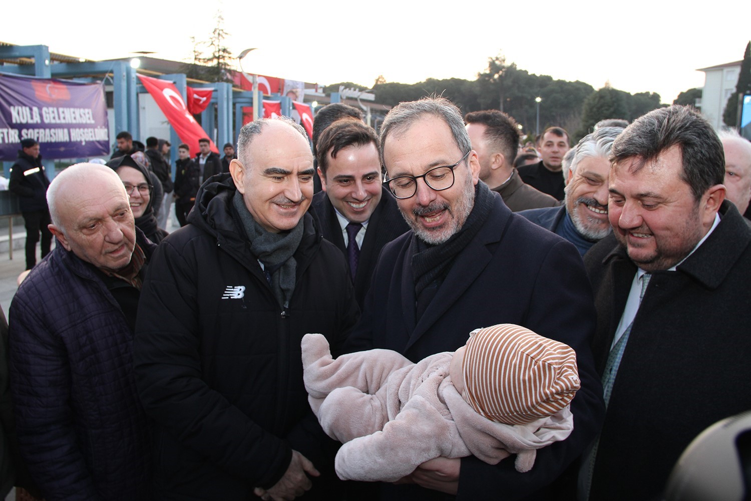 Kasapoğlu ve Vali Özkan vatandaşlarla iftarda buluştu
