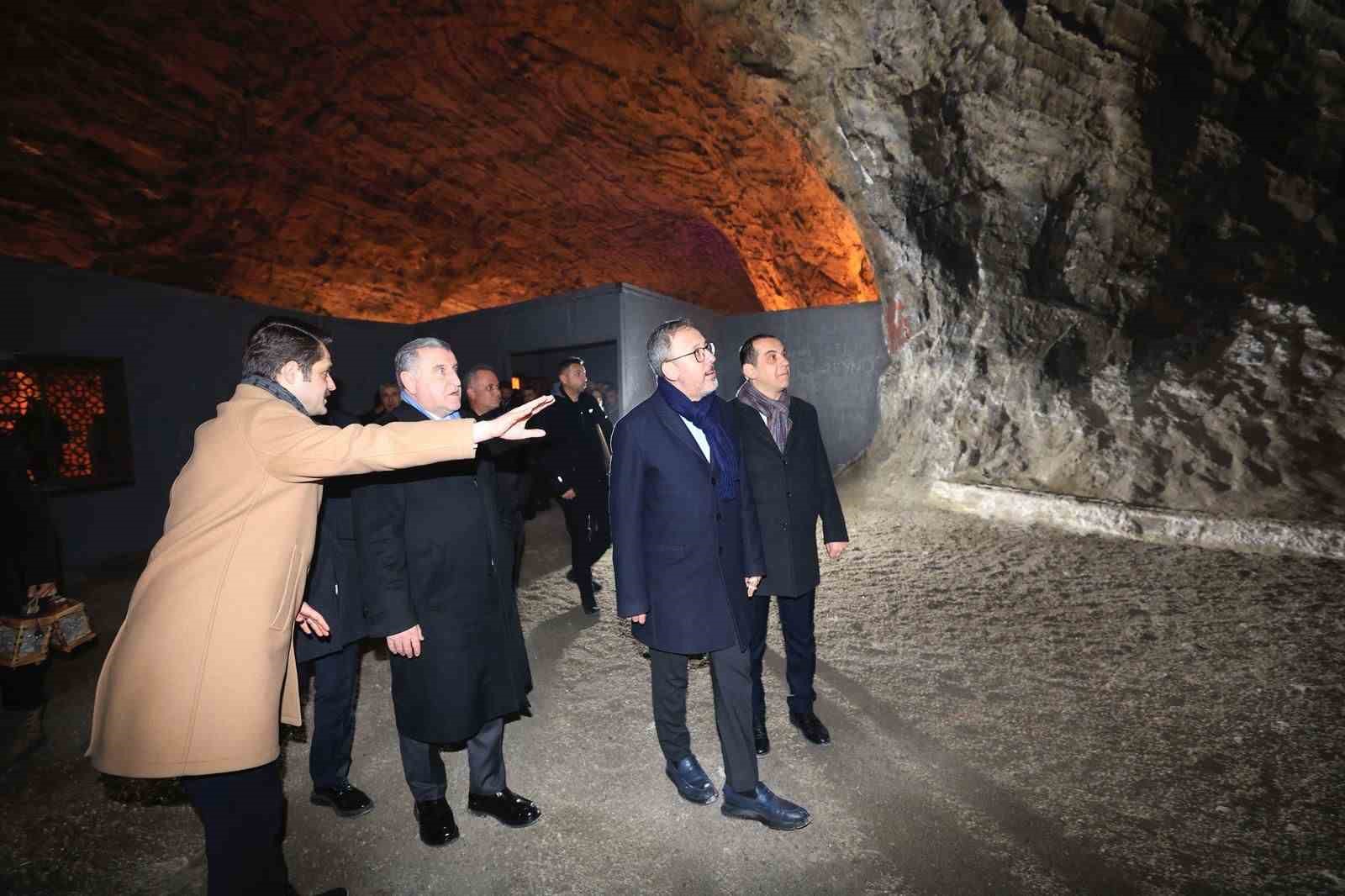 Kasapoğlu’ndan Tuzluca Tuz Mağaraları’na övgü: "Mutlaka gidin görün"
