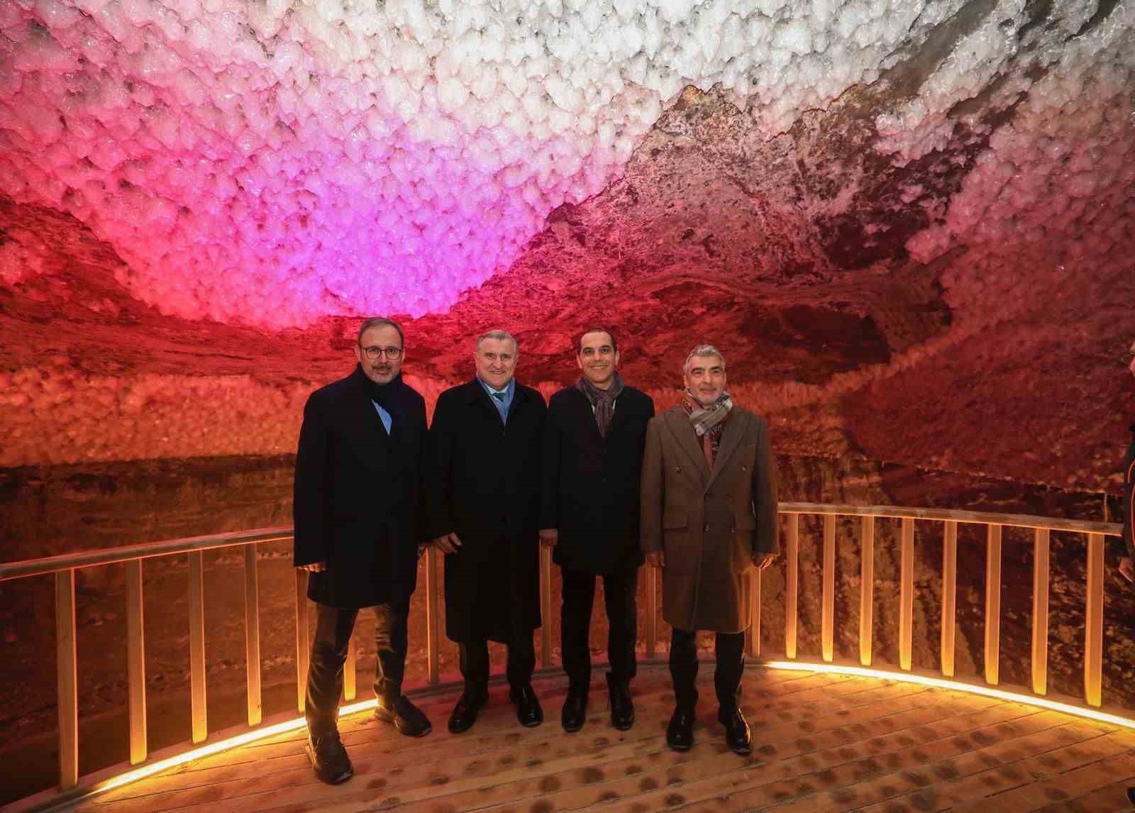 Kasapoğlu’ndan Tuzluca Tuz Mağaraları’na övgü: "Mutlaka gidin görün"
