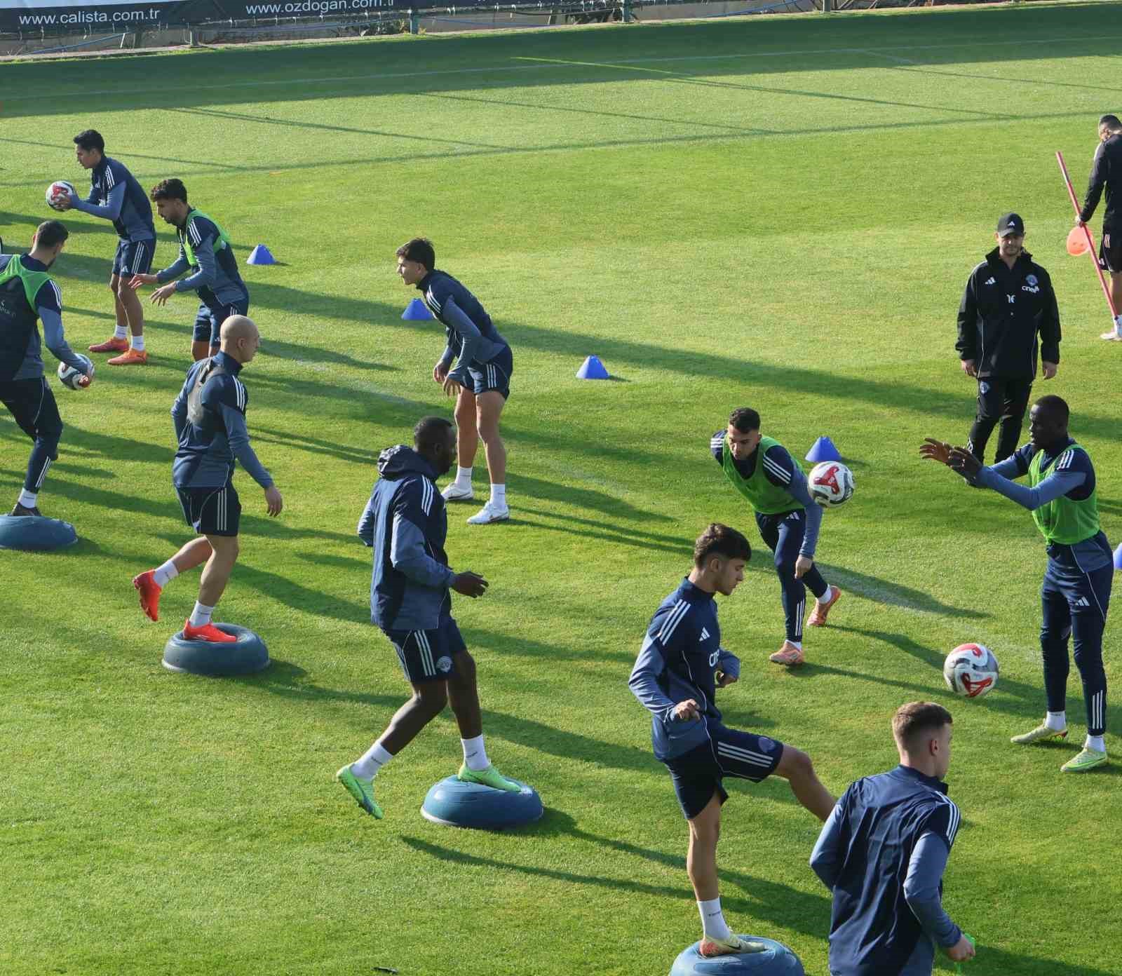 Kasımpaşa, devre arası çalışmalarını Antalya’da sürdürüyor
