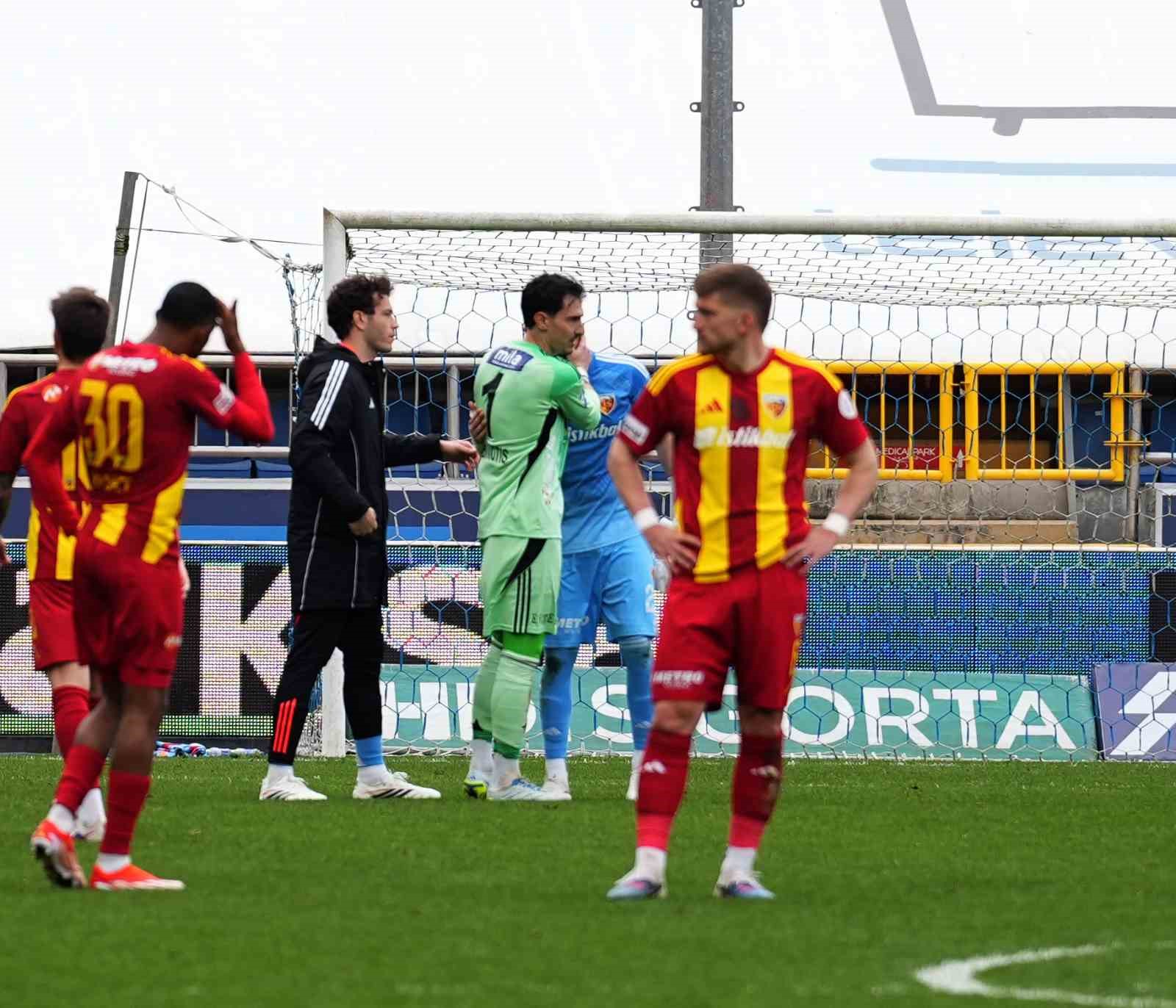 Kasımpaşa kalecisi Andreas Gianniotis’ten uzaklardan gol
