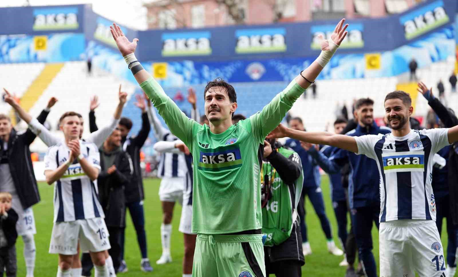 Kasımpaşa kalecisi Andreas Gianniotis’ten uzaklardan gol
