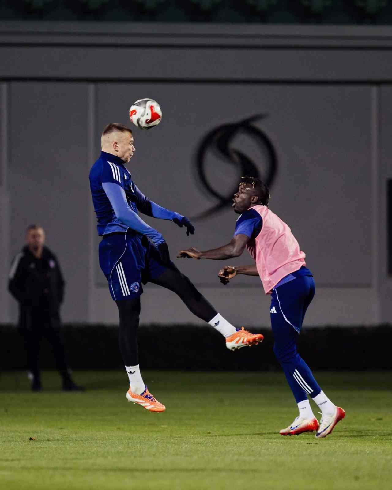 Kasımpaşa’da devre arası hazırlıkları sürüyor
