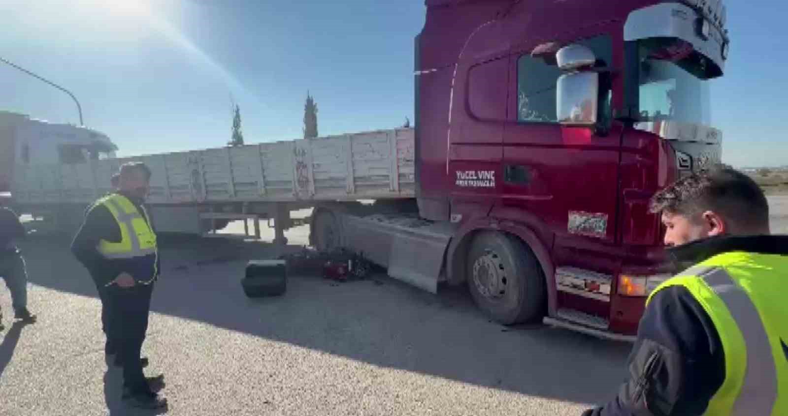 Kaskı ölümden kurtardı: Tırın altında kalan sürücü yaşananları anlattı
