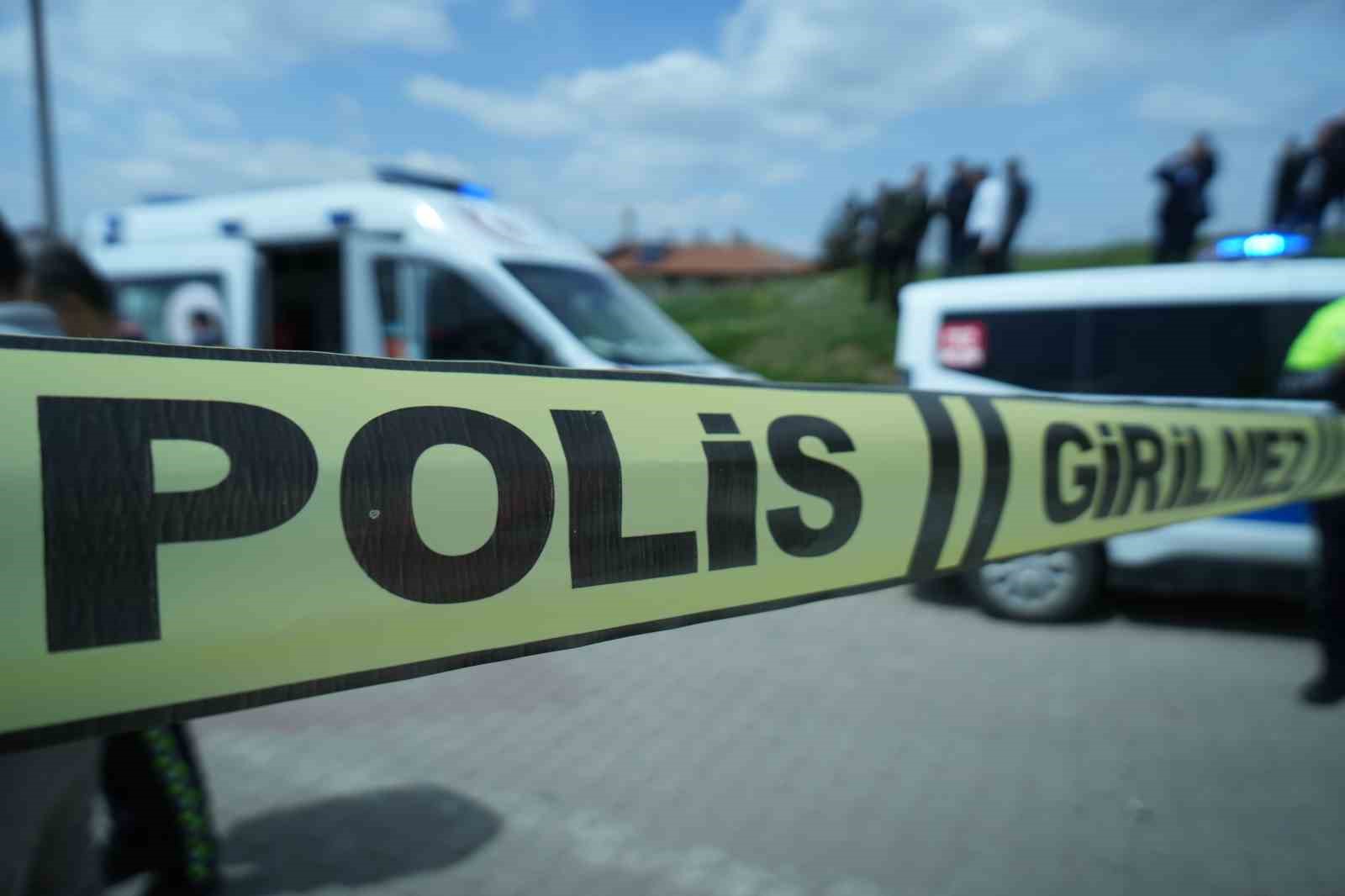 Kasksız motosiklet kullandı, kazada can verdi
