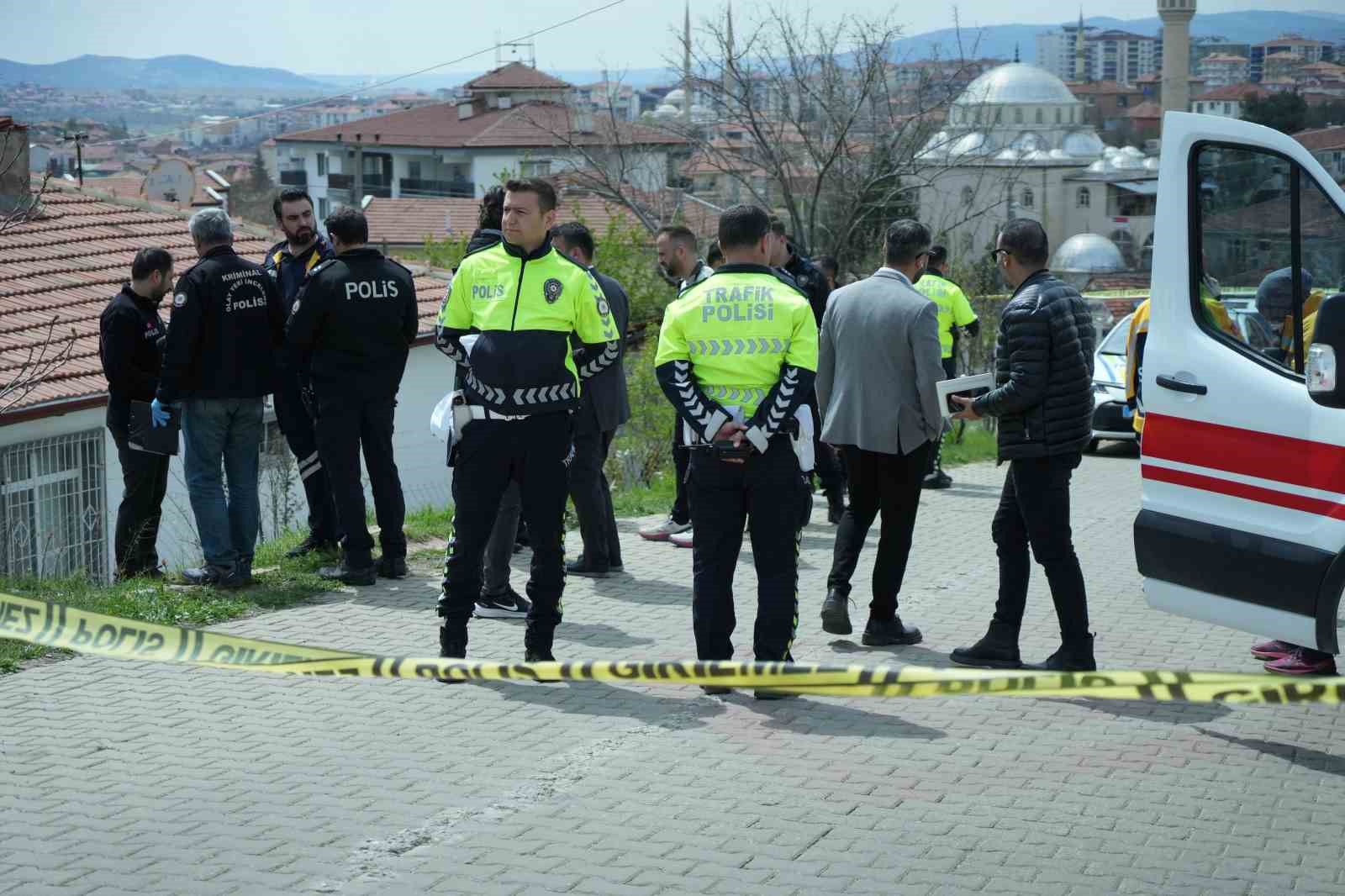 Kasksız motosiklet kullandı, kazada can verdi
