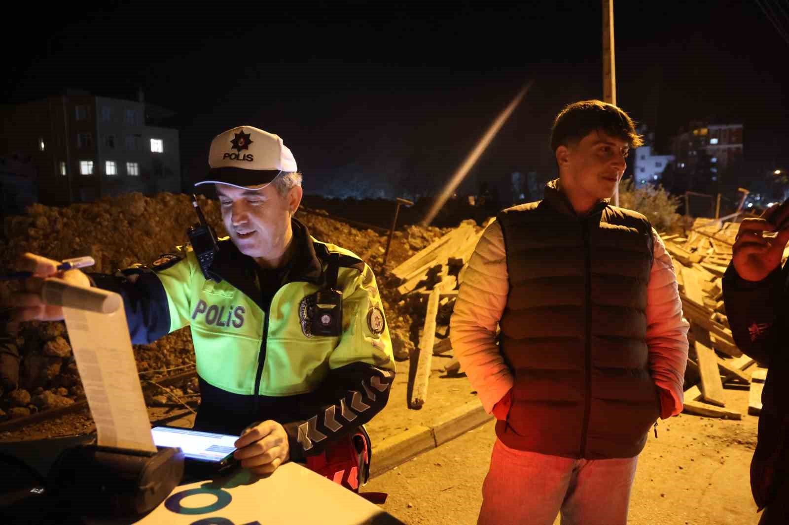 Kasksız sürücüden polise ilginç teklif: "Cezayı bana değil, plakaya yazın"
