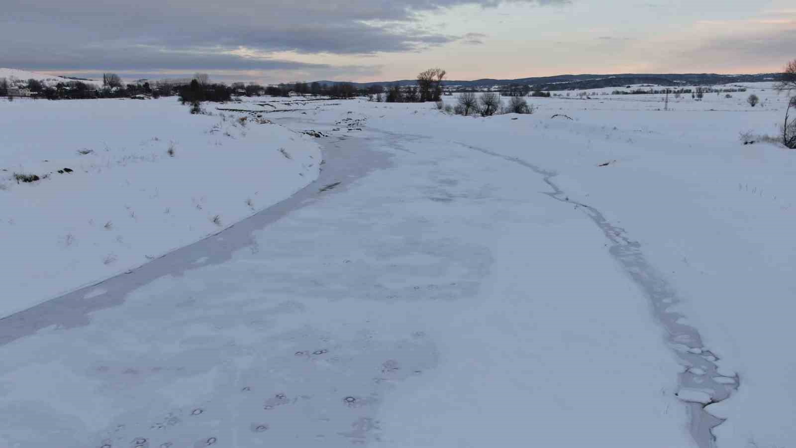 Kastamonu buz kesti: Dereler, barajlar ve göletler dondu
