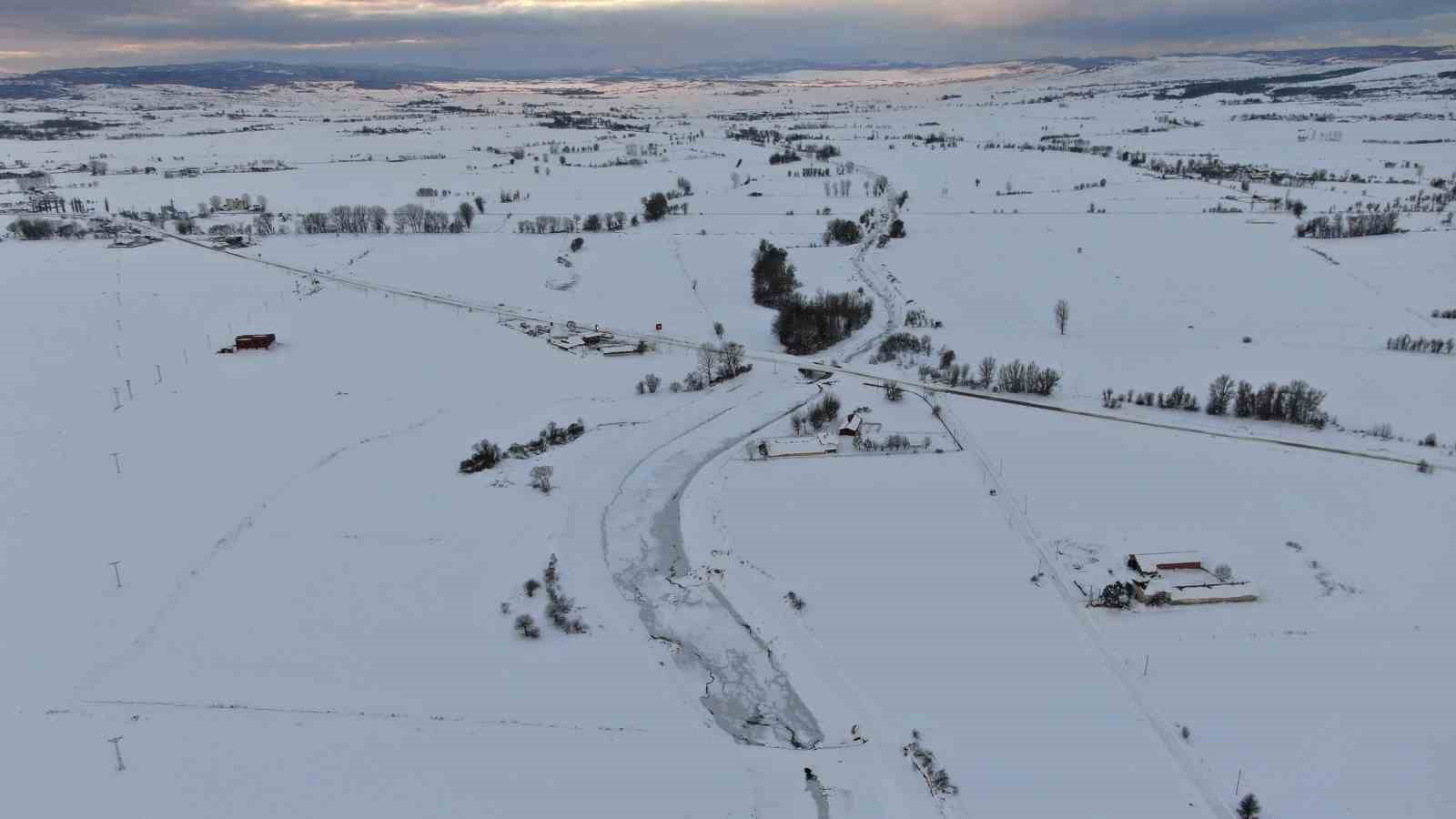 Kastamonu buz kesti: Dereler, barajlar ve göletler dondu
