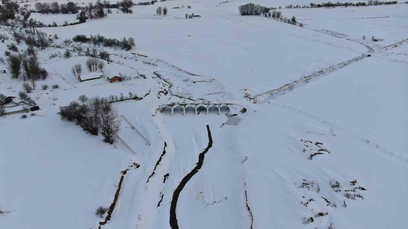 Kastamonu buz kesti: Dereler, barajlar ve göletler dondu
