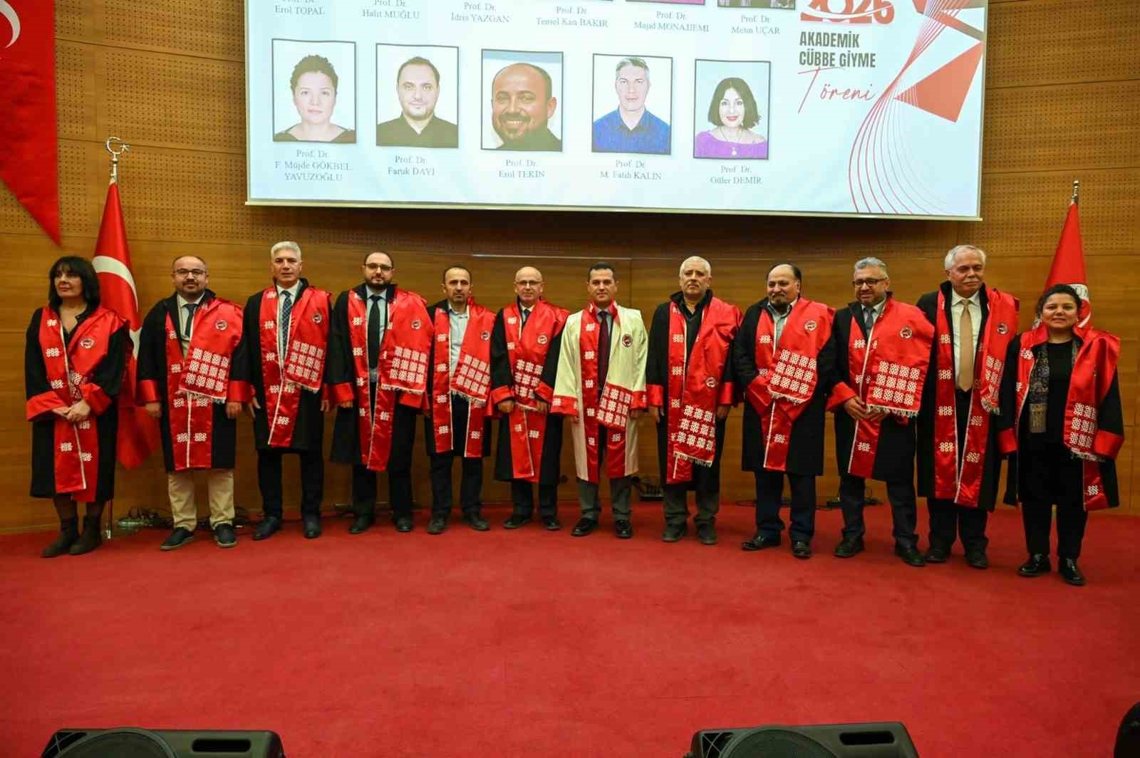 Kastamonu Üniversitesi’nde 89 akademisyen cübbe giydi
Kastamonu Üniversitesi’nde 89 akademisyen cübbe giydi