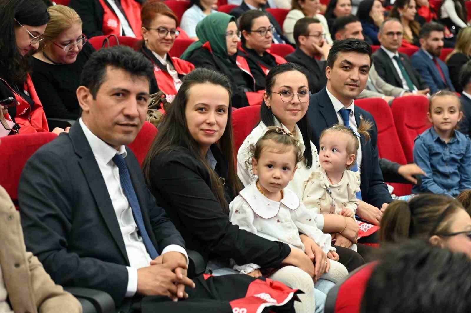 Kastamonu Üniversitesi’nde 89 akademisyen cübbe giydi
Kastamonu Üniversitesi’nde 89 akademisyen cübbe giydi