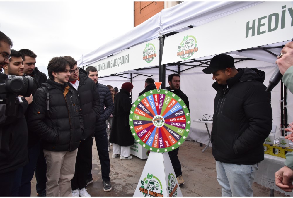 Kastamonu Üniversitesi’nde "çevre tırı" öğrencilerle buluştu
