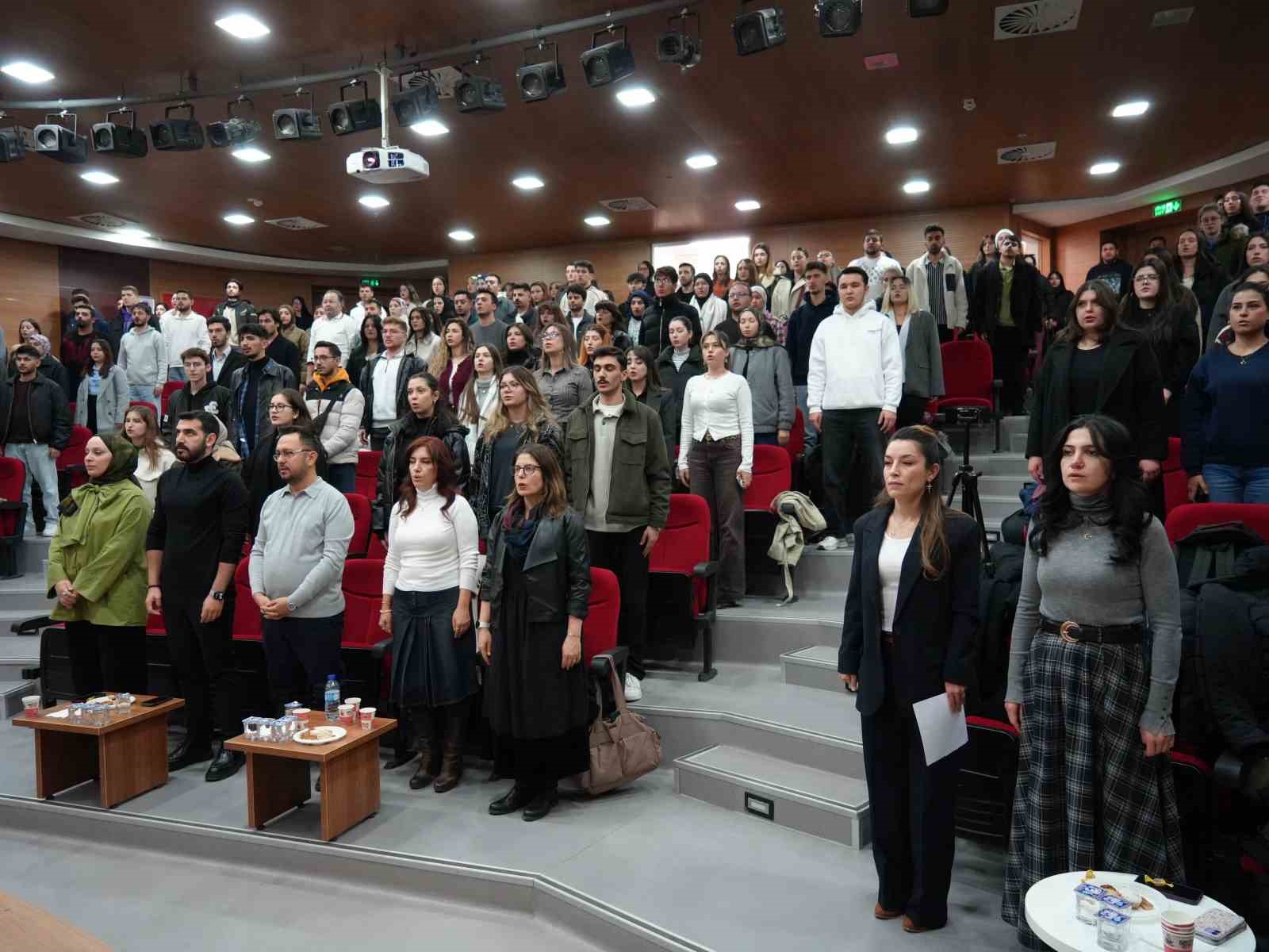 Kastamonu Üniversitesi’nde yapay zeka ve medya etiği masaya yatırıldı
Kastamonu Üniversitesi’nde yapay zeka ve medya etiği masaya yatırıldı