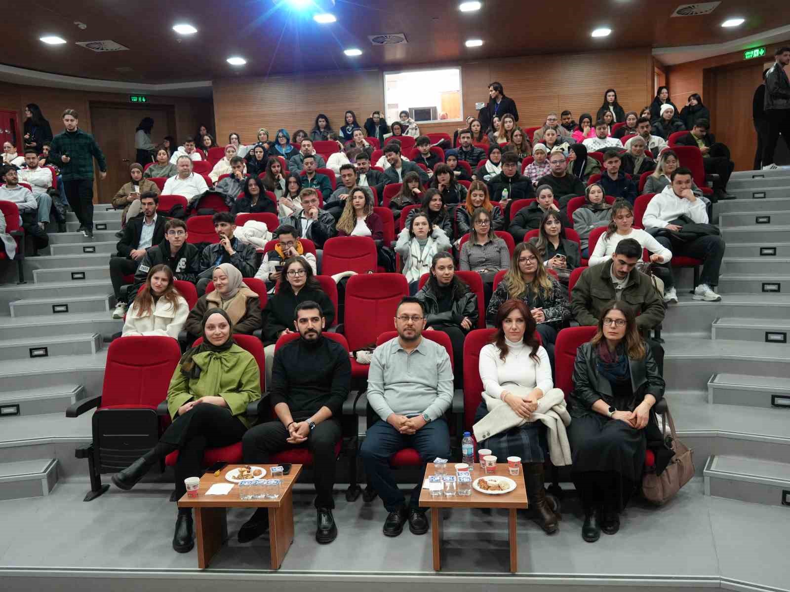 Kastamonu Üniversitesi’nde yapay zeka ve medya etiği masaya yatırıldı
Kastamonu Üniversitesi’nde yapay zeka ve medya etiği masaya yatırıldı