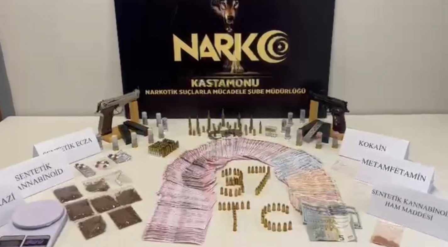 Kastamonu’da 23 adrese uyuşturucu operasyonu: 20 gözaltı
Kastamonu’da 23 adrese uyuşturucu operasyonu: 20 gözaltı