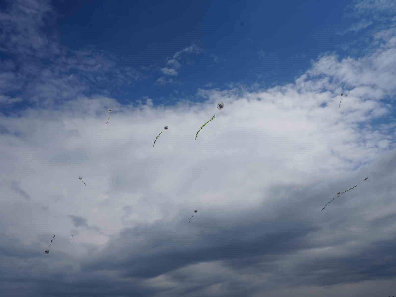 Kastamonu’da 23 Nisan çocukları, uçurtma uçurarak gönüllerince eğlendi
