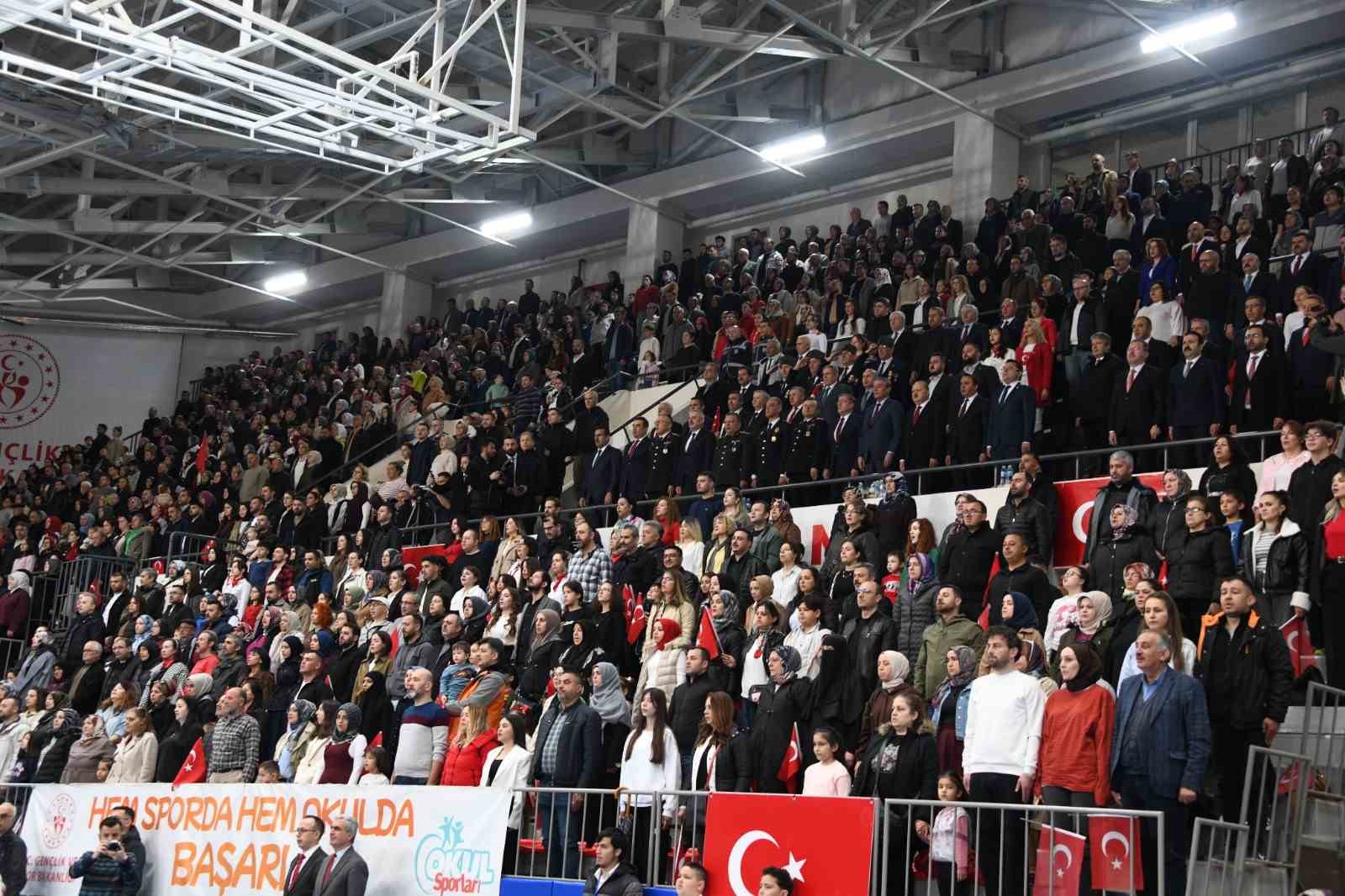 Kastamonu’da 23 Nisan coşkusu: Çocukların gösterileri ayakta alkışlandı
