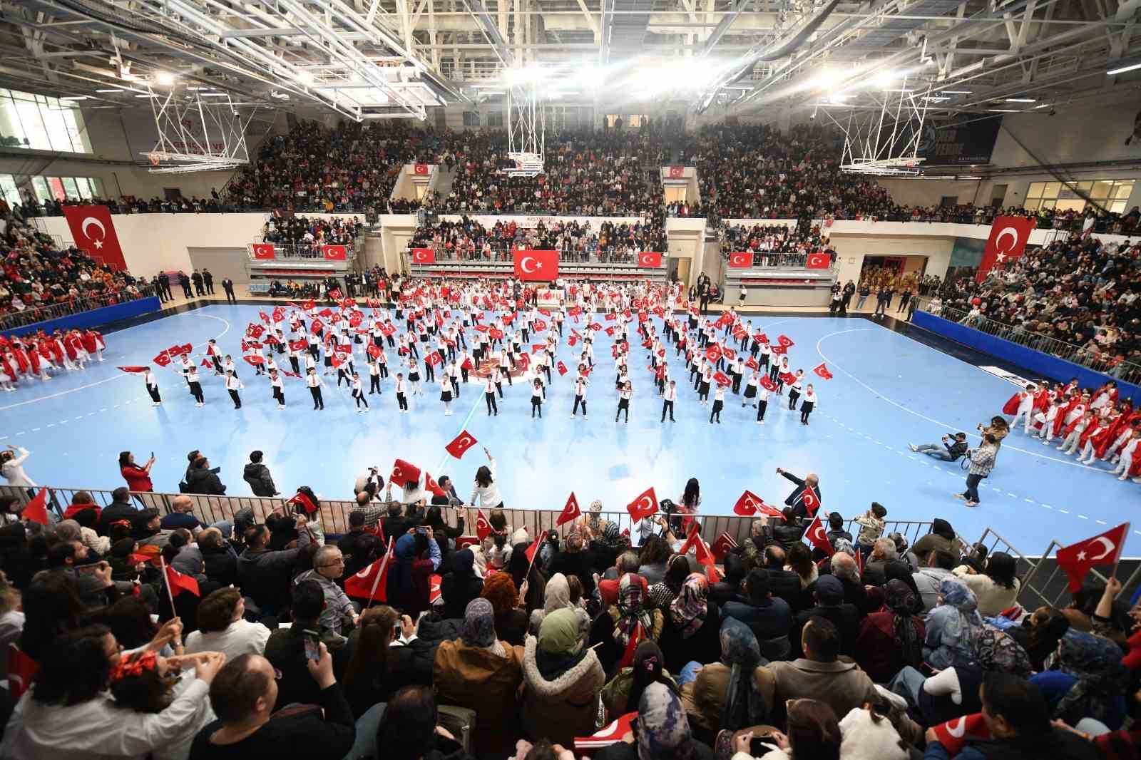 Kastamonu’da 23 Nisan coşkusu: Çocukların gösterileri ayakta alkışlandı
