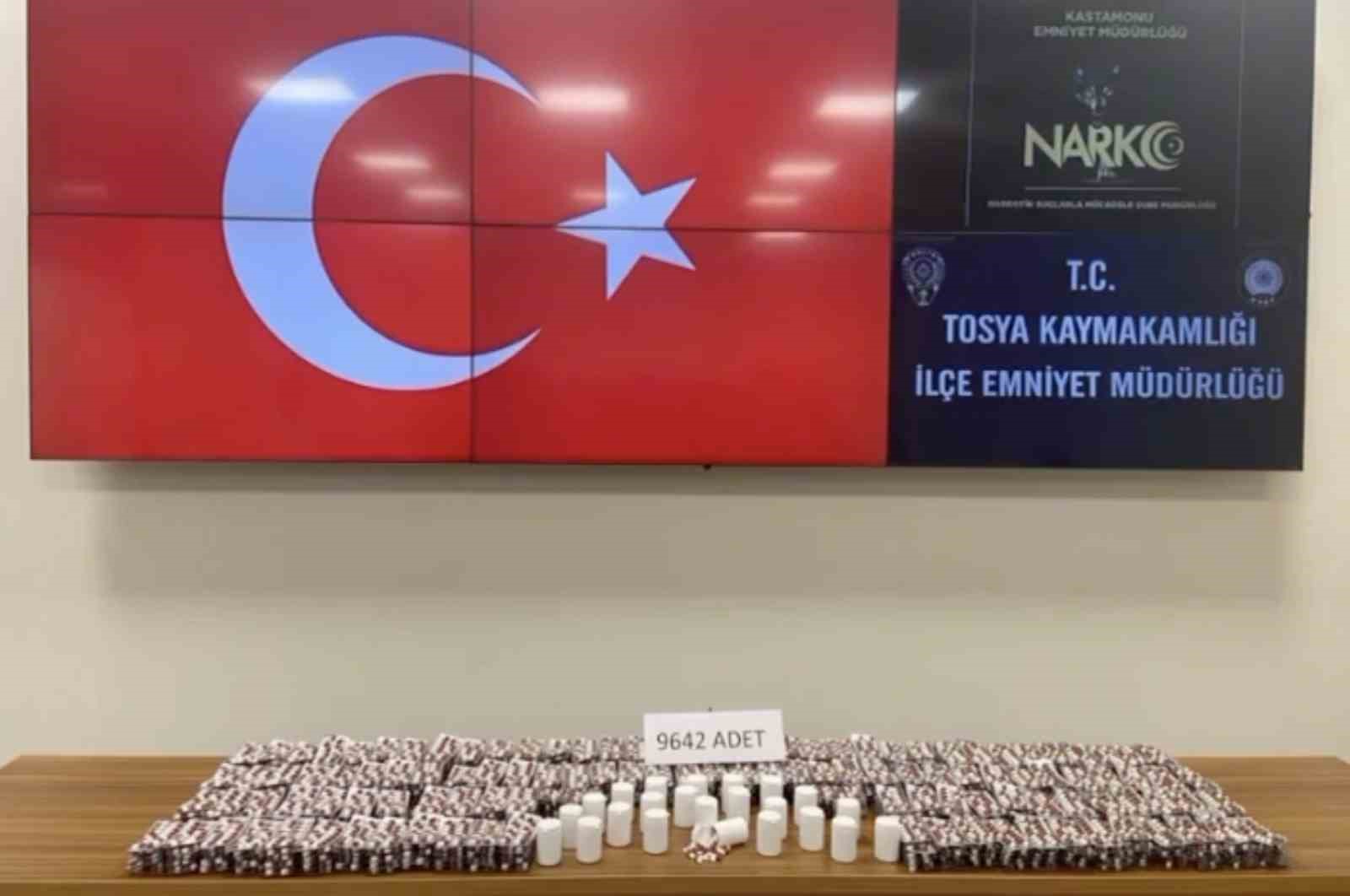 Kastamonu’da 9 bin 642 adet sentetik ecza hapı ele geçirildi
